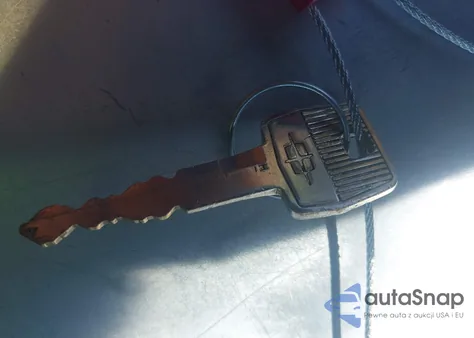 1988 Lincoln Town Car Signature из США, поврежденный, VIN 1LNBM82F6JY657266